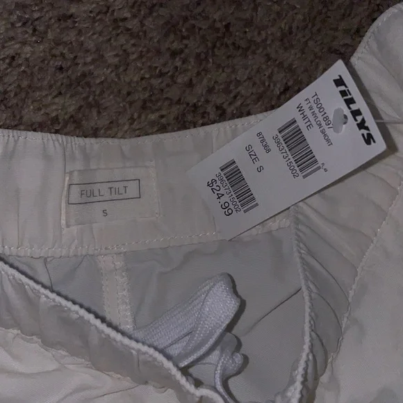 Tilly’s White Athletic Shorts - Picture 2 of 2